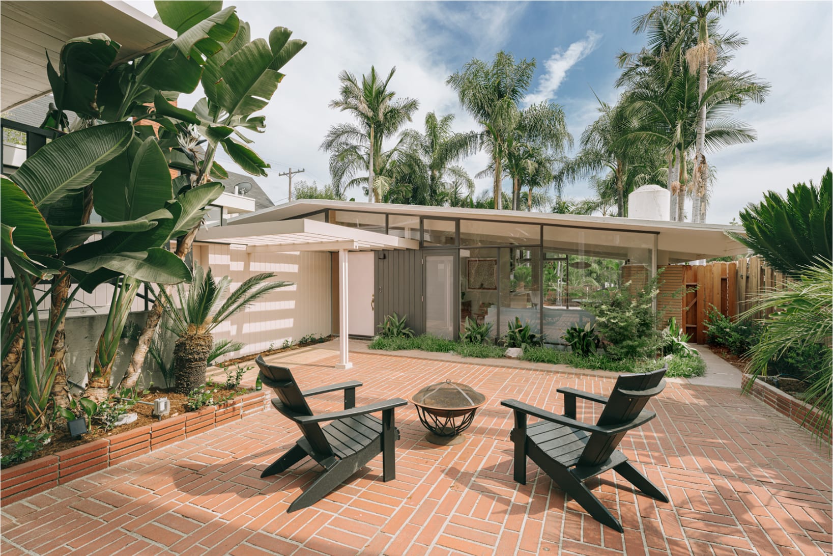 A. Quincy Jones – Sun Villa — Claret Cup